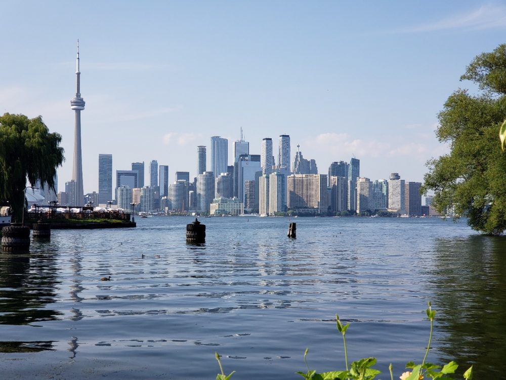 skyline di città canadese